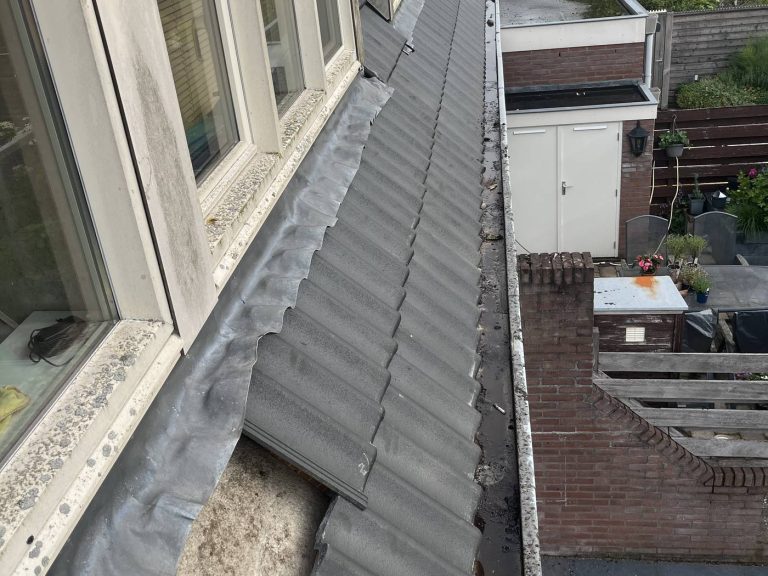 Twee componenten coating op pannendak in [plaats] door Klanderman Dak Renovatie