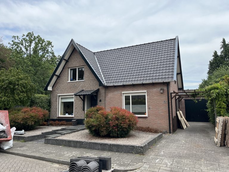 Nieuw pannendak en dakbedekking plat dak in Apeldoorn