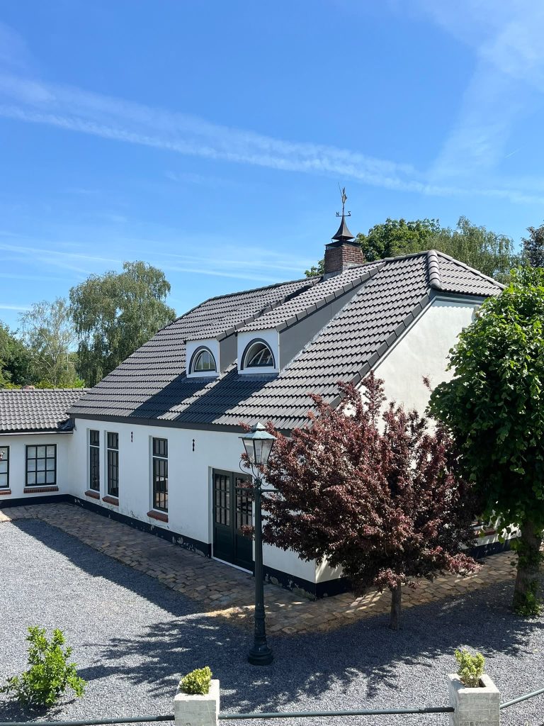 Rieten dak vervangen door volledig nieuw pannendak in Montfoort
