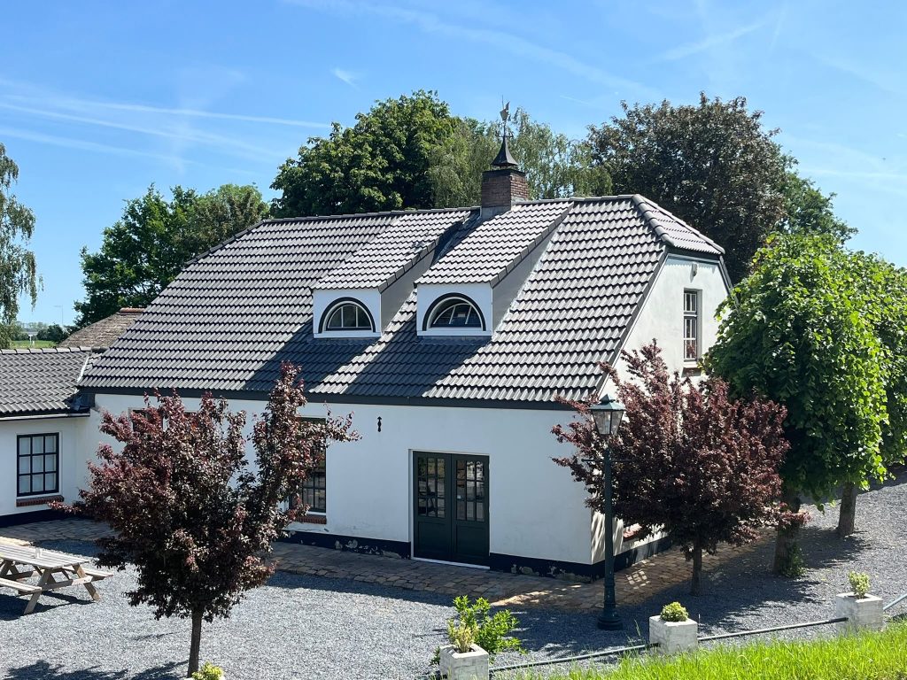 Rieten dak vervangen door volledig nieuw pannendak in Montfoort